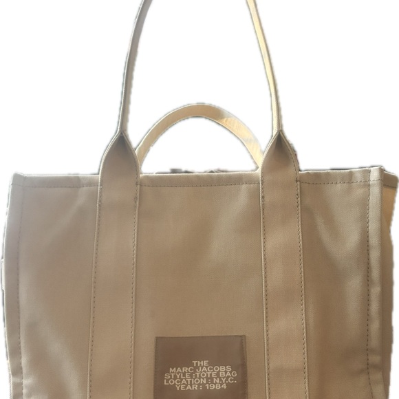 Marc Jacobs The Tote Bag in Beige - Picture 2 of 8